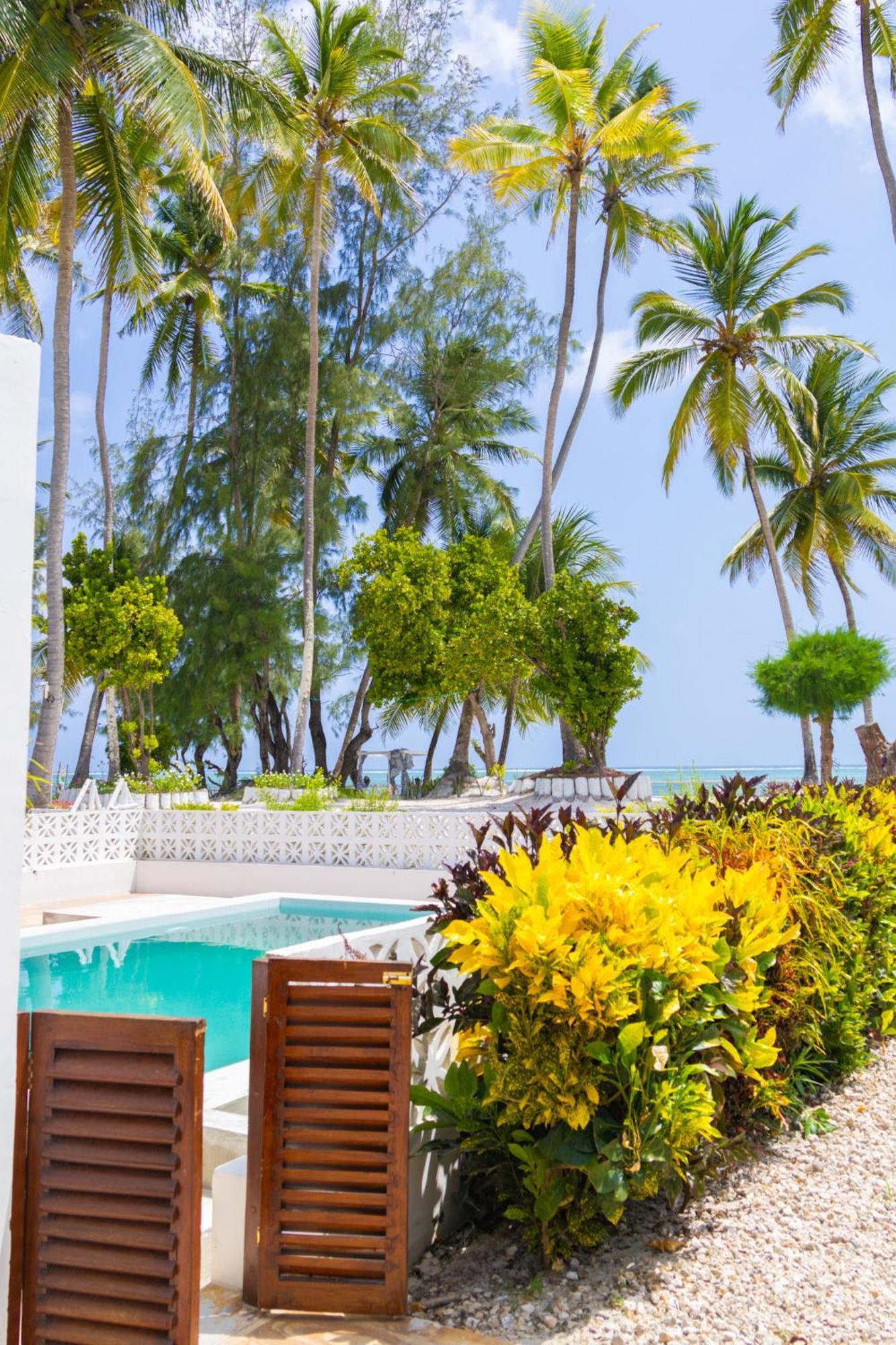 Pili Pili Orient Beach Resort Bwejuu Exterior photo